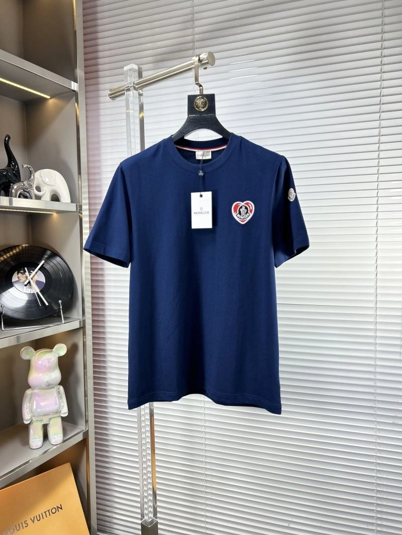 Moncler T-Shirts Sleek 140868