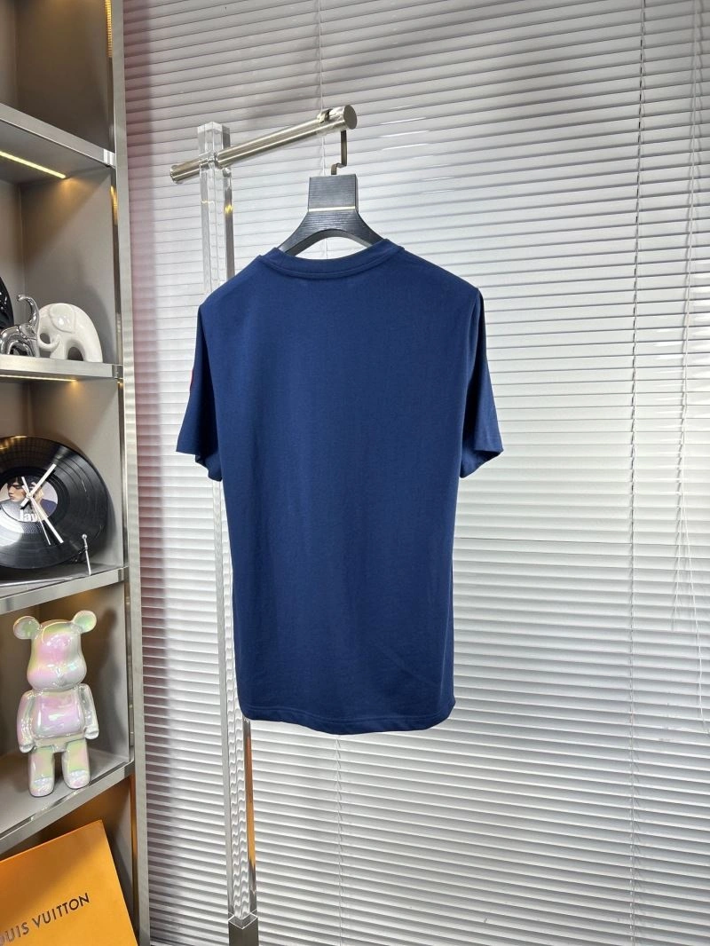 Moncler T-Shirts Sleek 140868