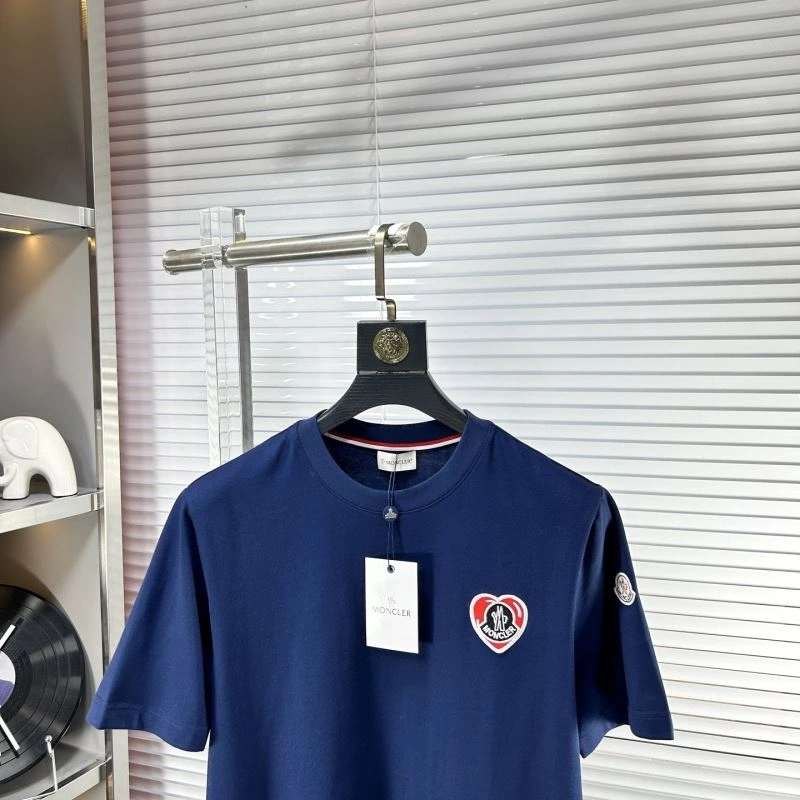 Moncler T-Shirts Sleek 140868