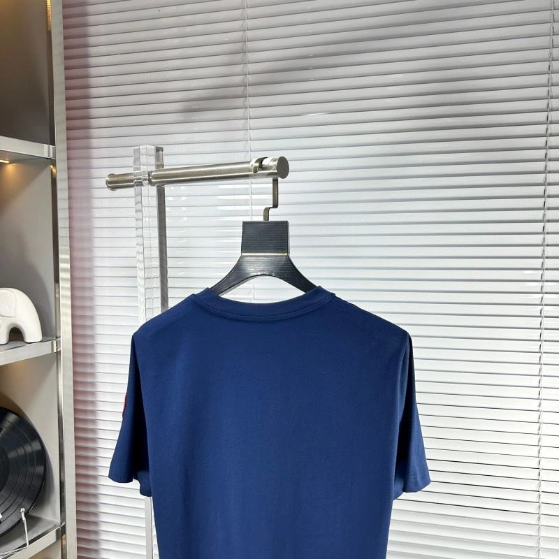 Moncler T-Shirts Sleek 140868