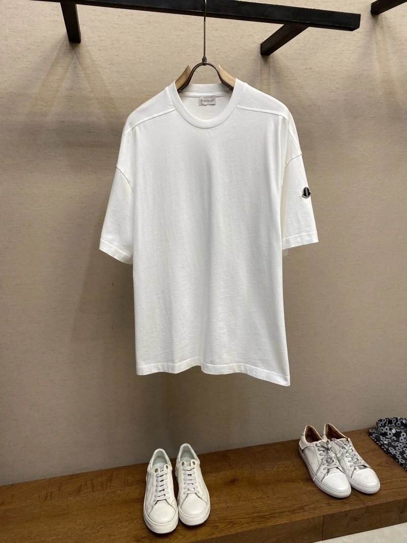 Moncler T-Shirts Soft 140878