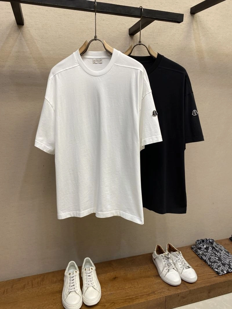 Moncler T-Shirts Soft 140878