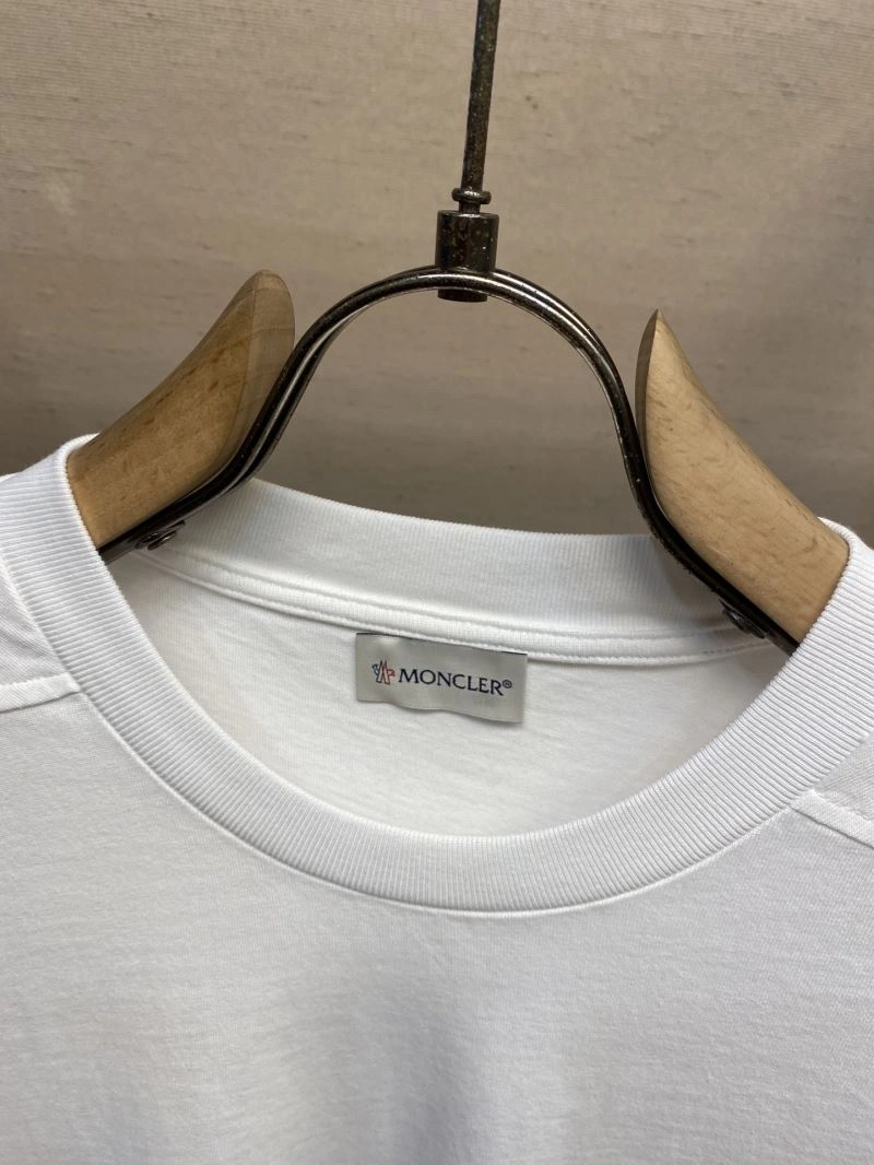 Moncler T-Shirts Soft 140878