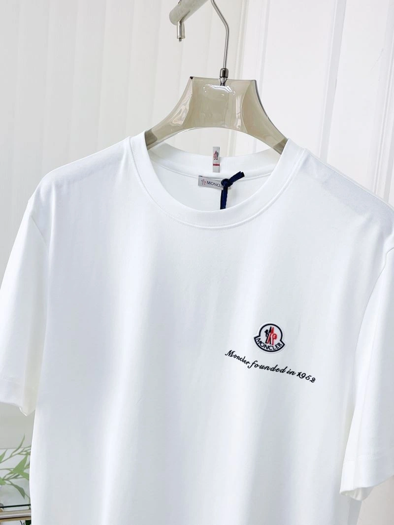 Moncler T-Shirts Breathable 140893