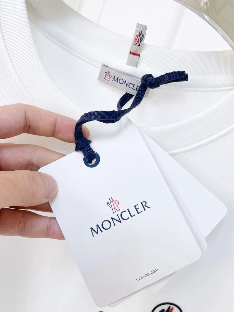 Moncler T-Shirts Breathable 140893