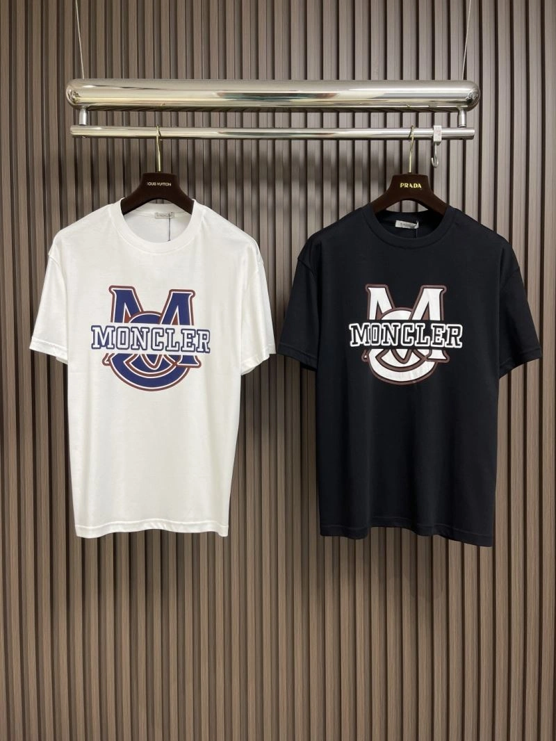 Moncler T-Shirts Elegant 140856