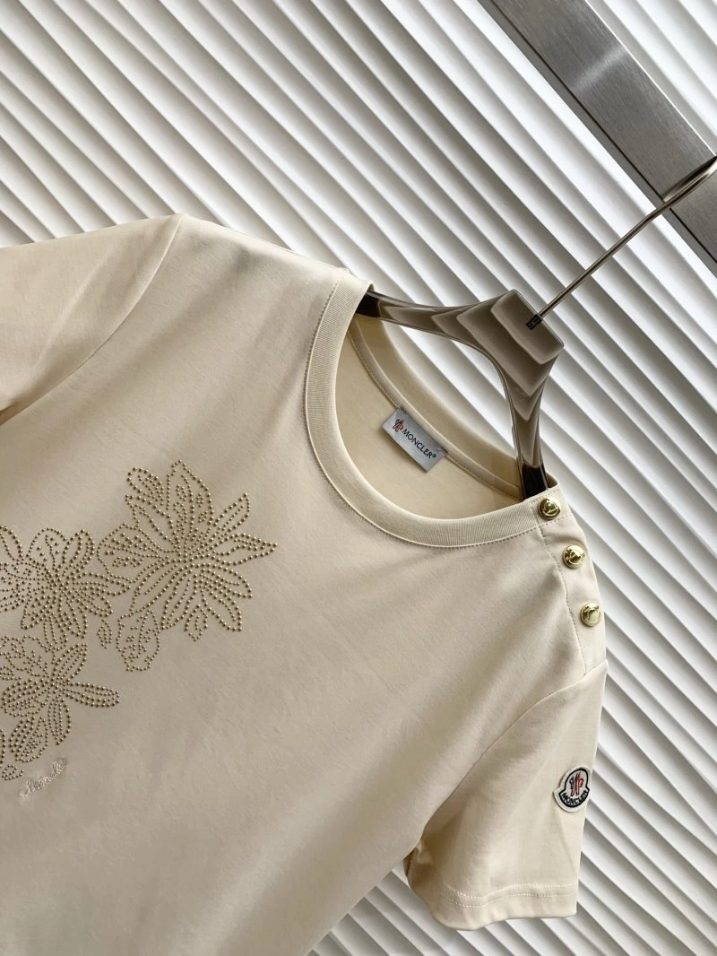 Sleek Moncler T-Shirts 139742