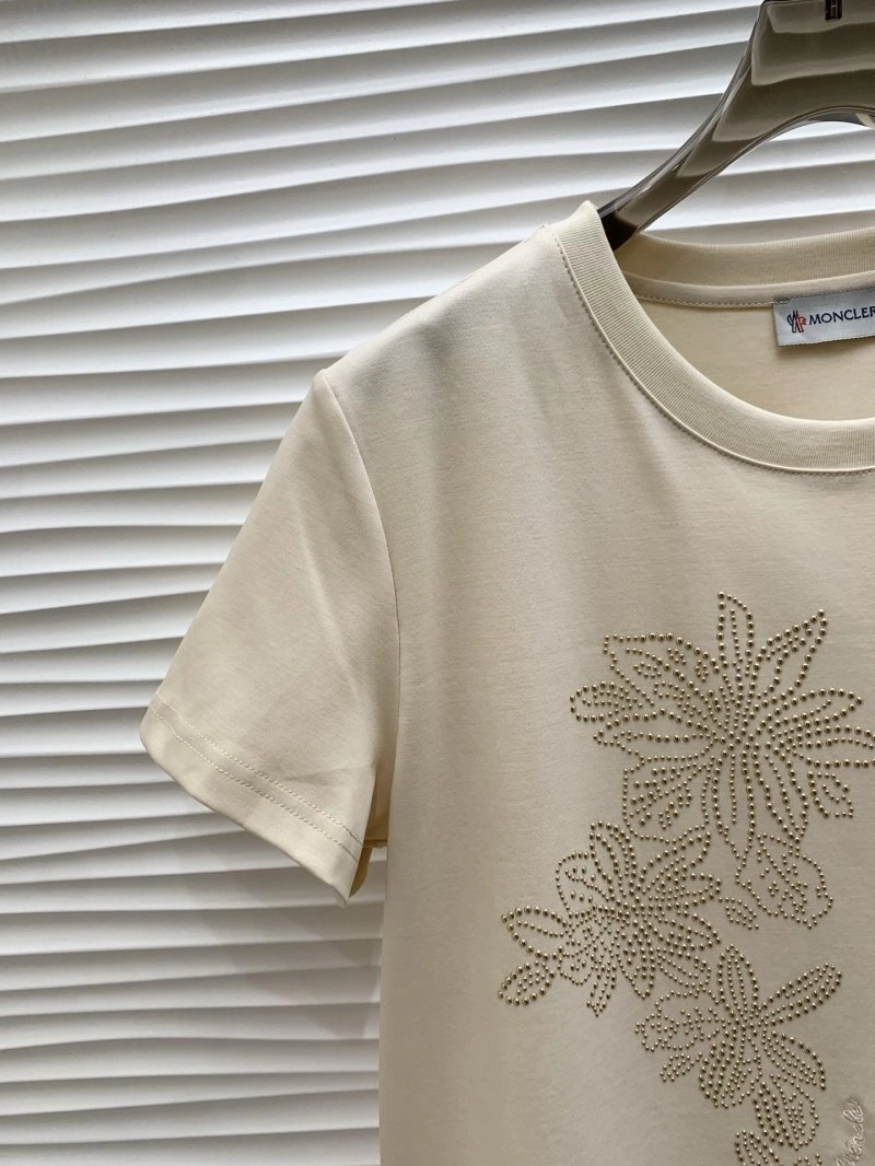 Sleek Moncler T-Shirts 139742