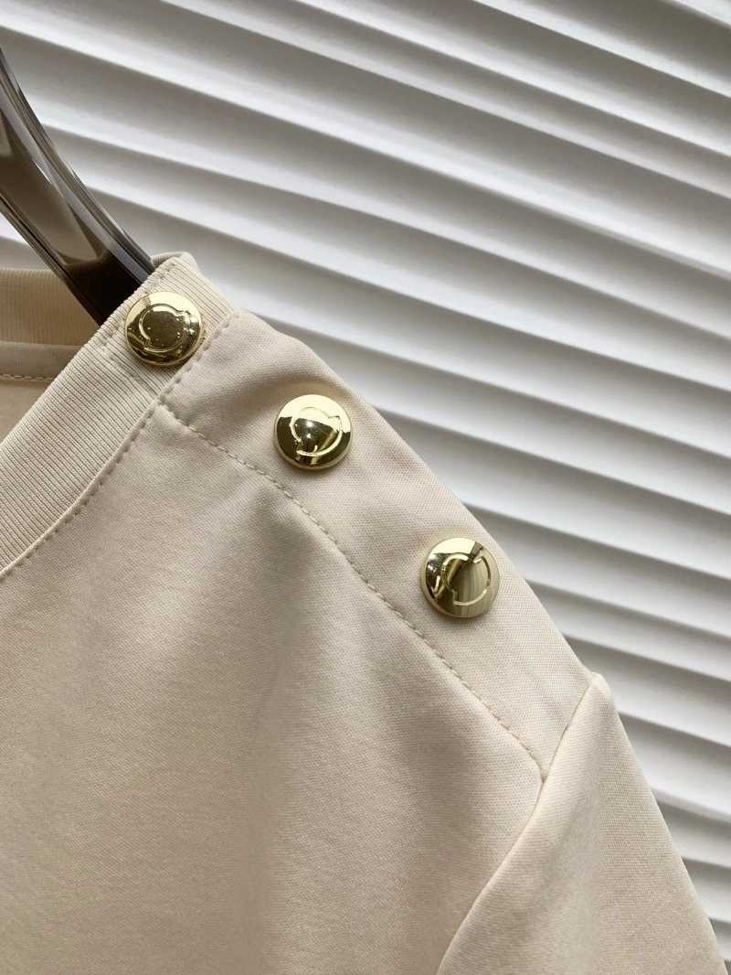 Sleek Moncler T-Shirts 139742