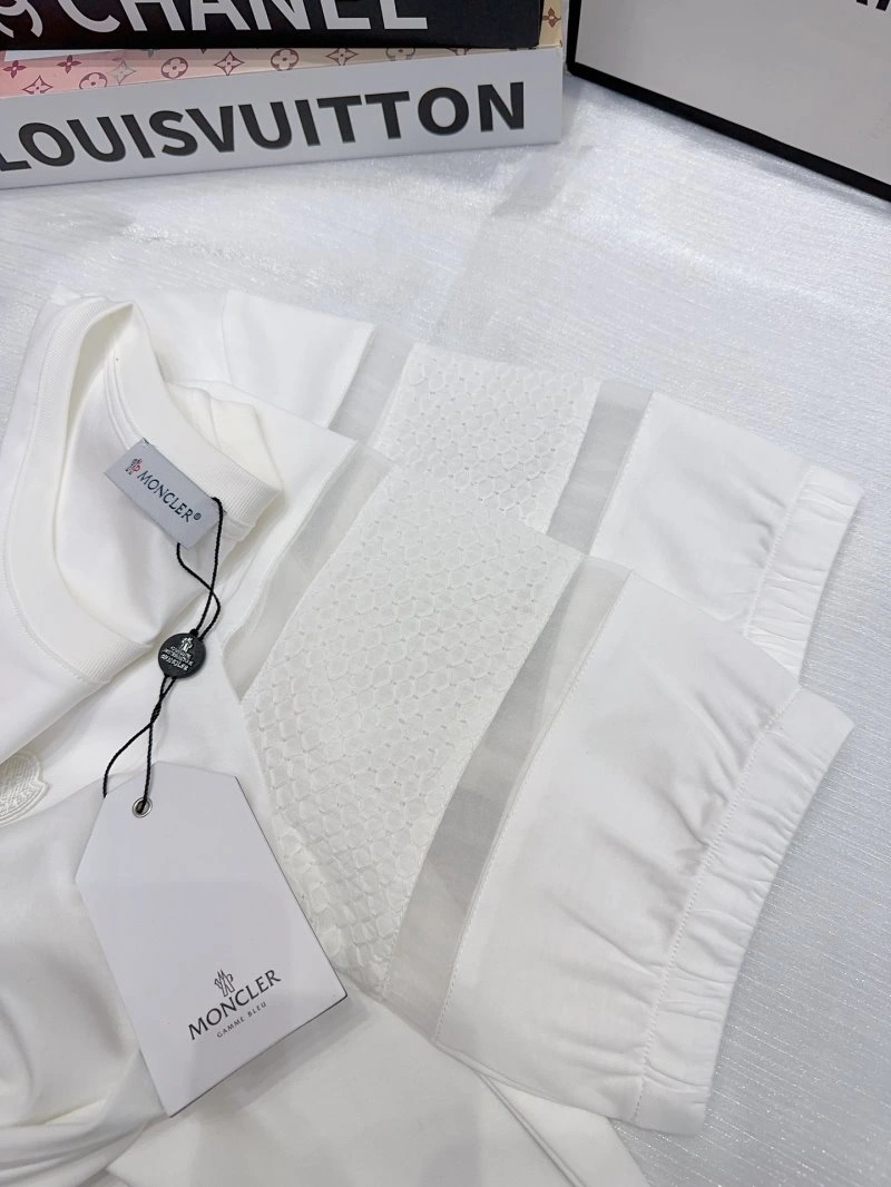 Moncler T-Shirts Popular 139730
