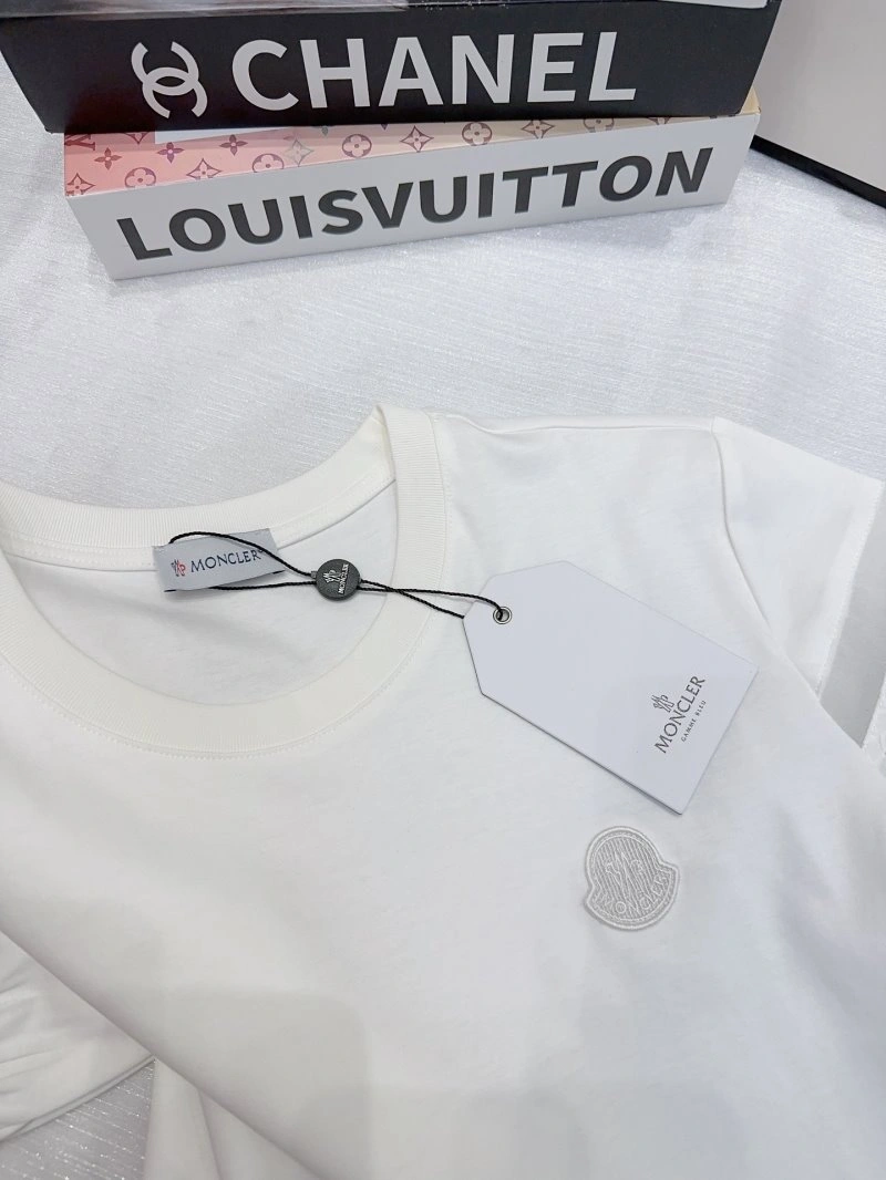 Moncler T-Shirts Popular 139730