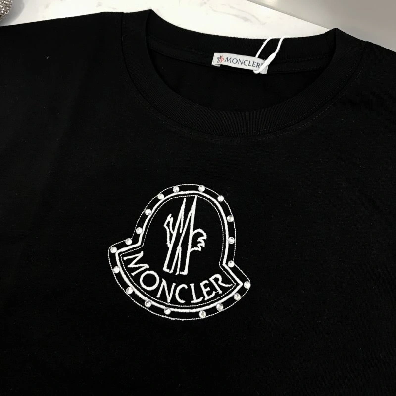 Moncler T-Shirts Elegant 139735