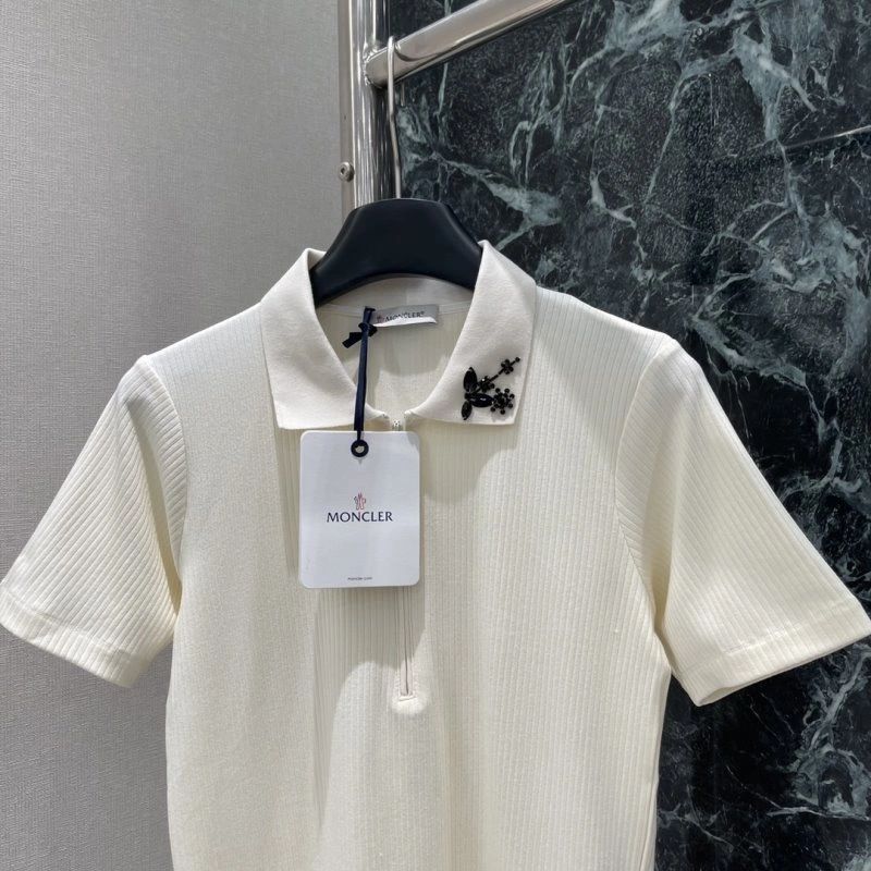 Moncler T-Shirts Resilient 139717