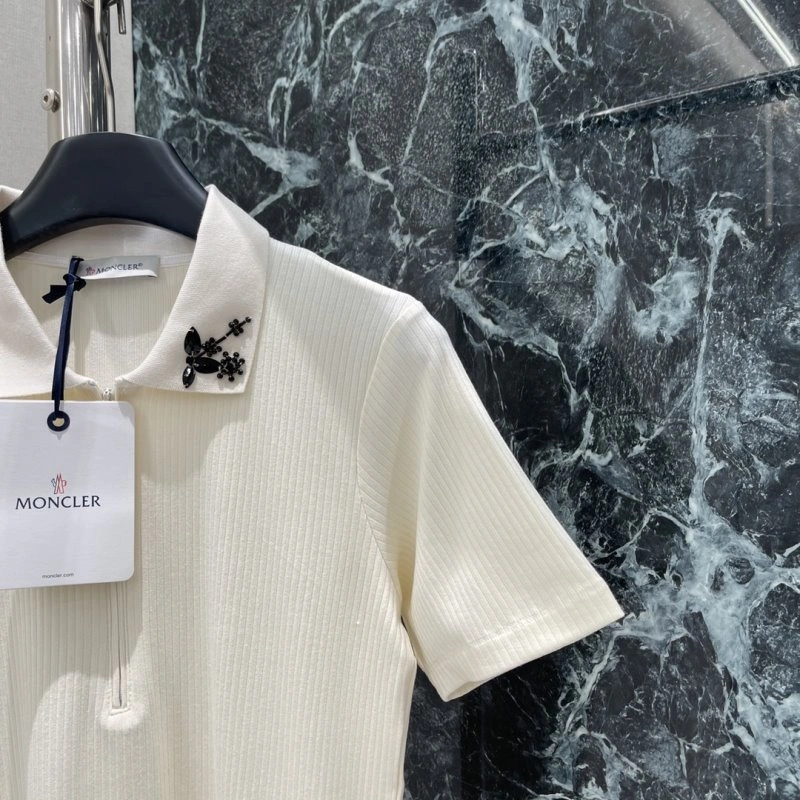 Moncler T-Shirts Resilient 139717