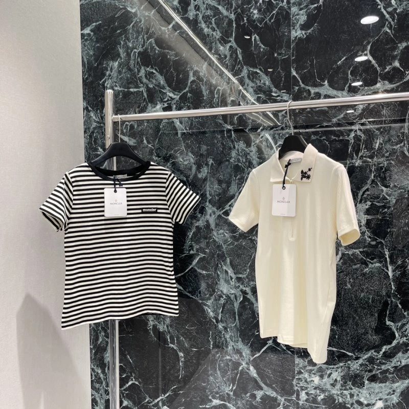 Moncler T-Shirts Resilient 139717