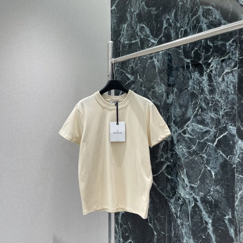 Moncler T-Shirts Vibrant 139721