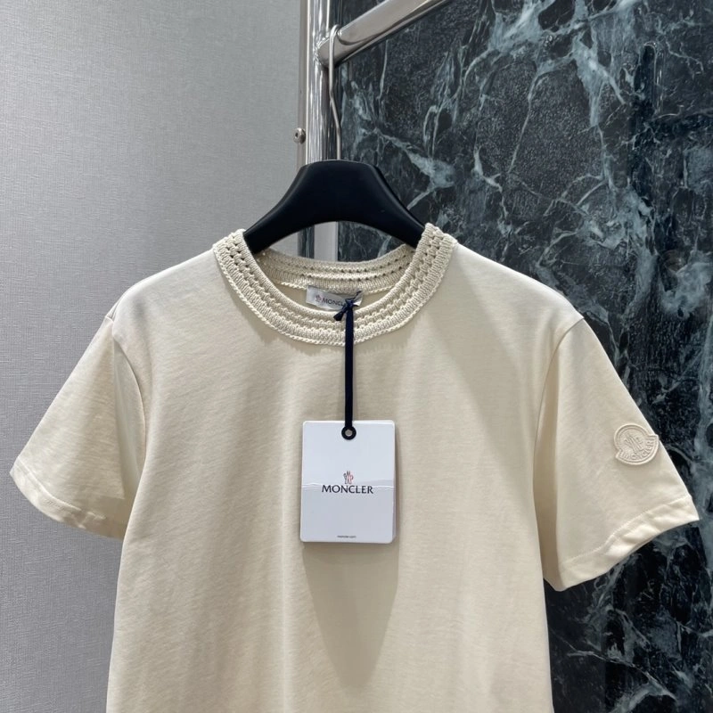 Moncler T-Shirts Vibrant 139721