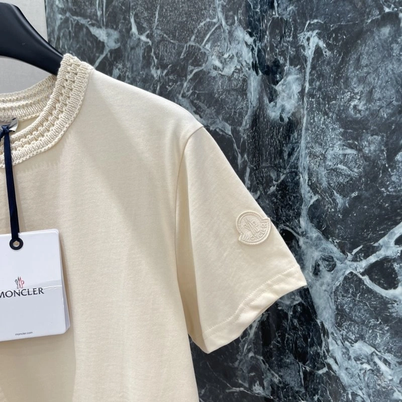 Moncler T-Shirts Vibrant 139721