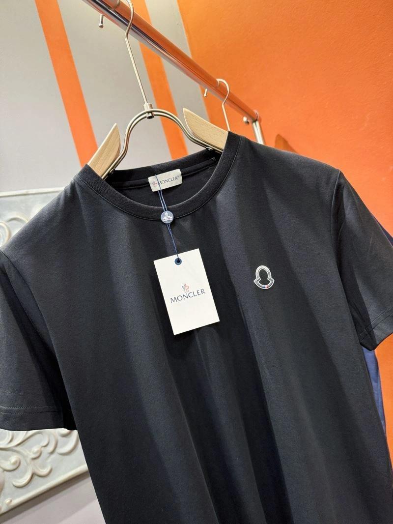 Moncler T-Shirts SunProtective 140573