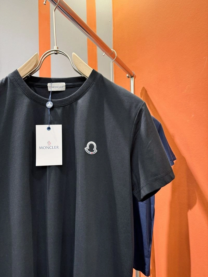 Moncler T-Shirts SunProtective 140573