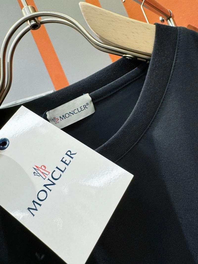 Moncler T-Shirts SunProtective 140573