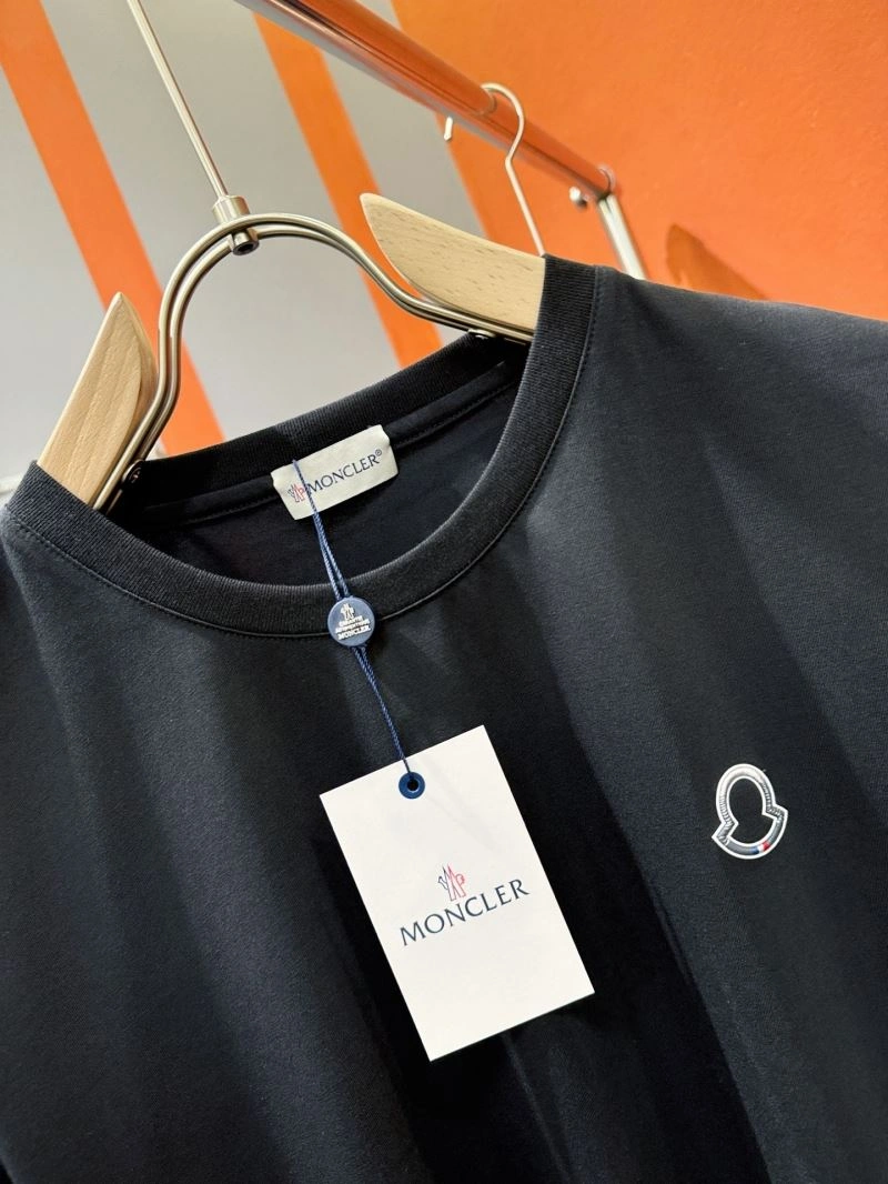 Moncler T-Shirts SunProtective 140573