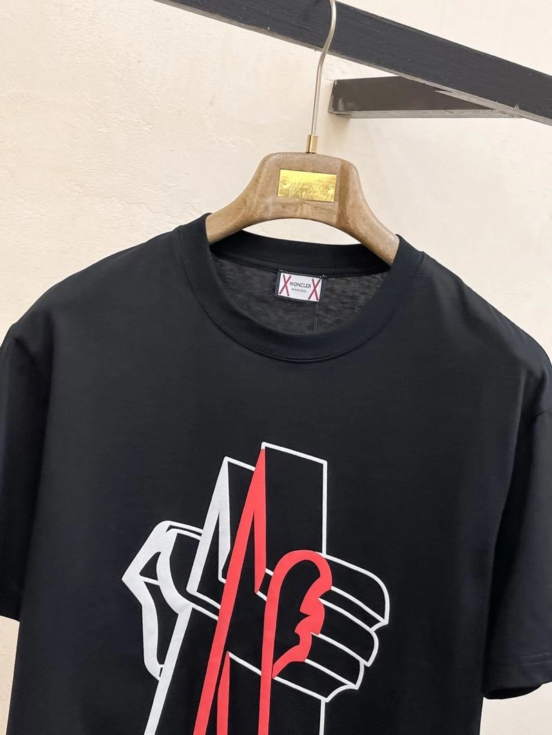 Moncler T-Shirts Resilient 140570