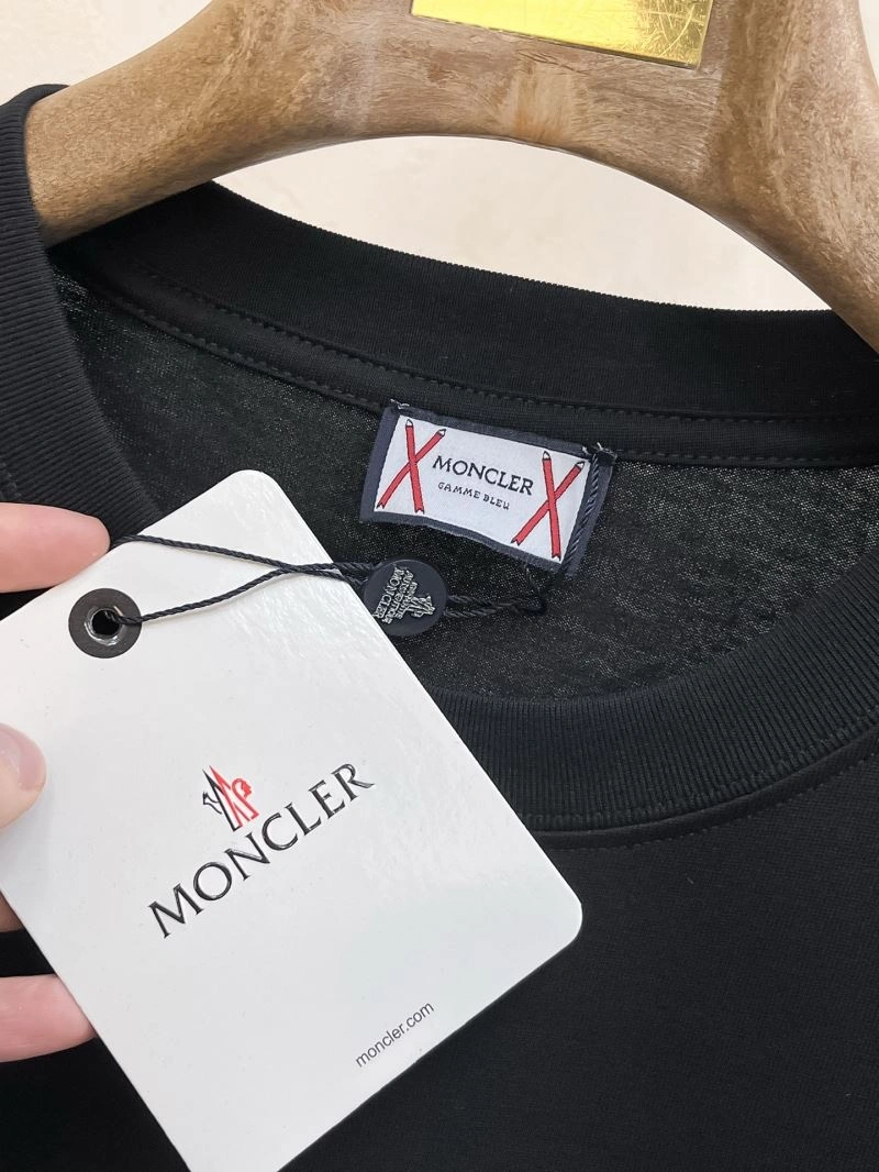 Moncler T-Shirts Resilient 140570