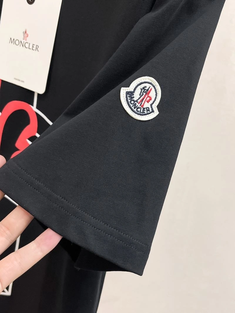 Moncler T-Shirts Resilient 140570