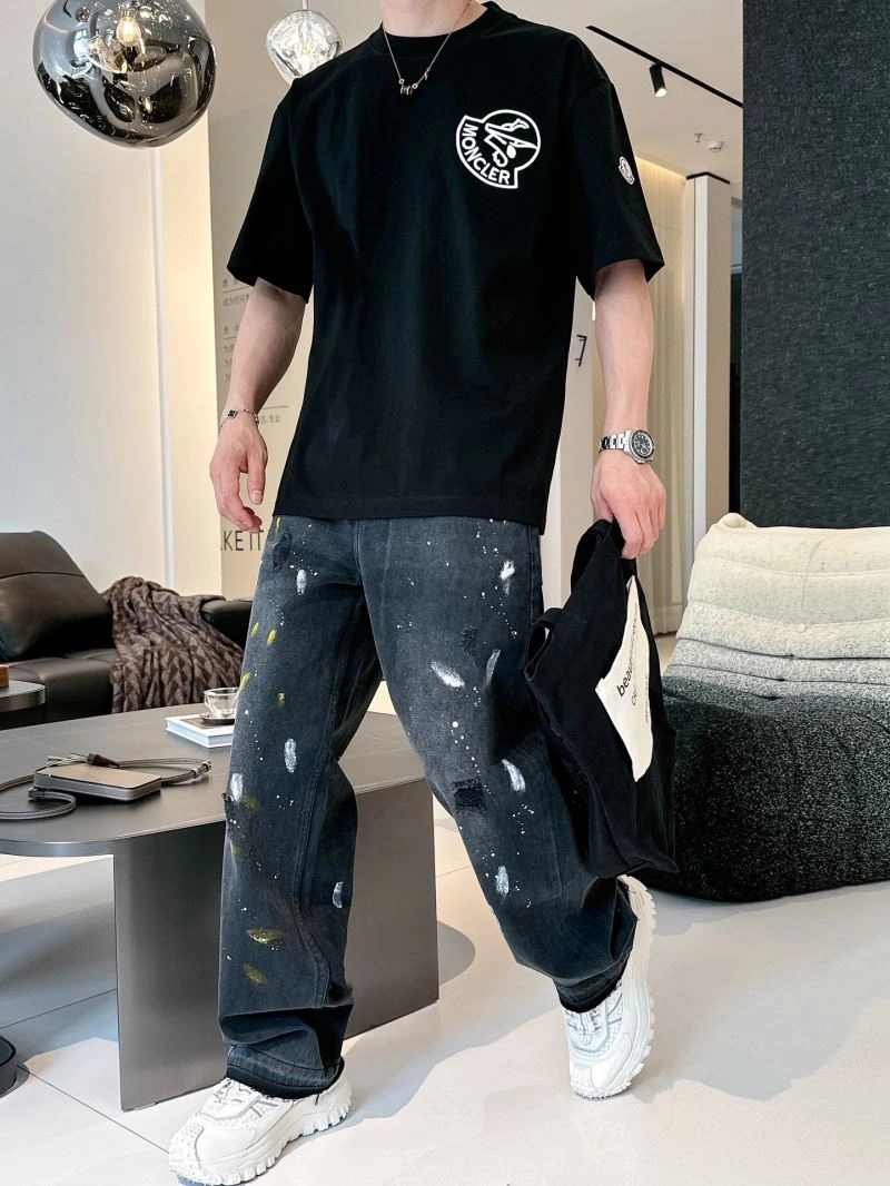 Moncler T-Shirts Snug 140564