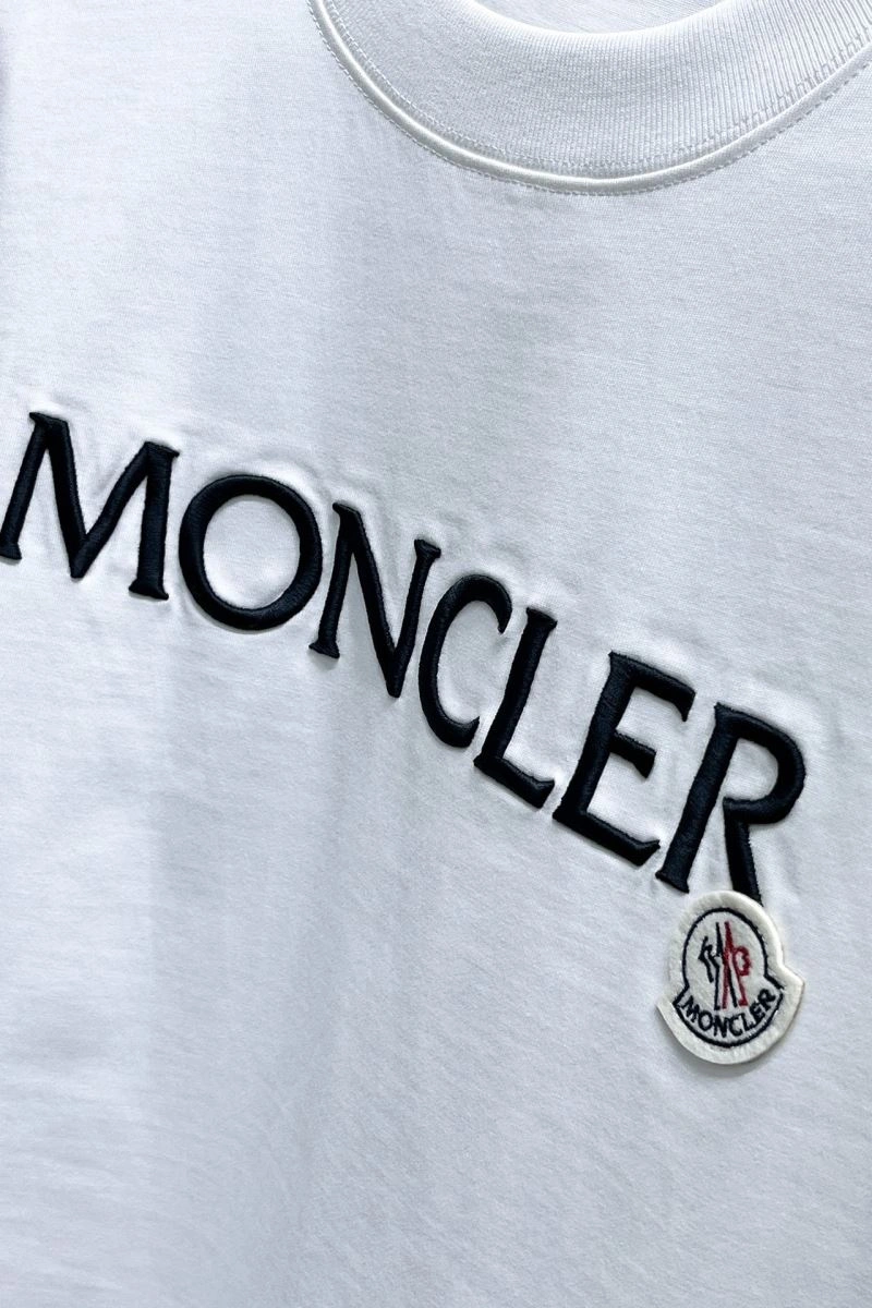 Moncler T-Shirts Minimalist 140553