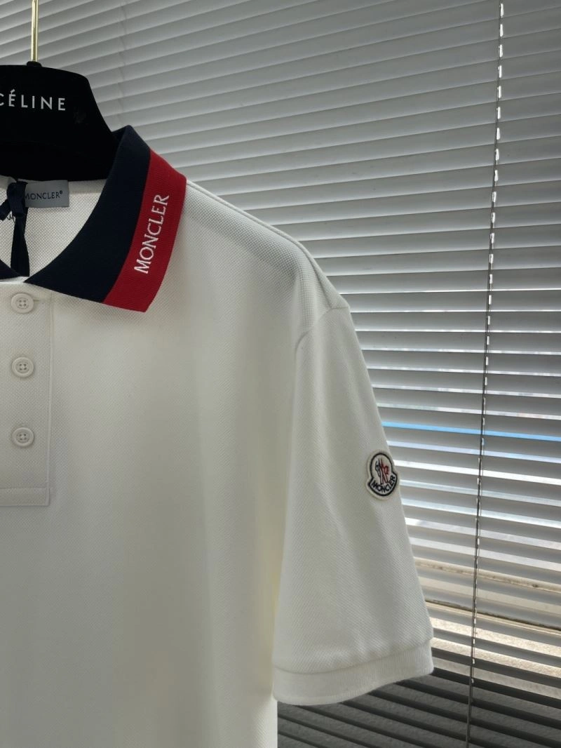 Moncler T-Shirts Snug 140549
