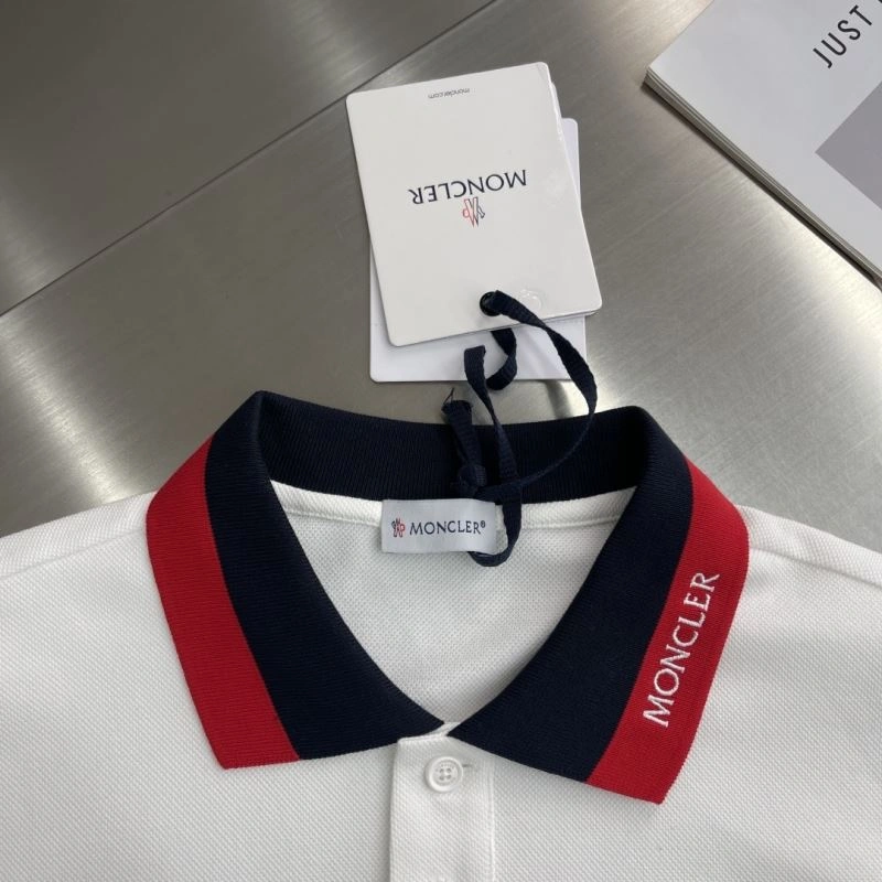 Moncler T-Shirts Snug 140549