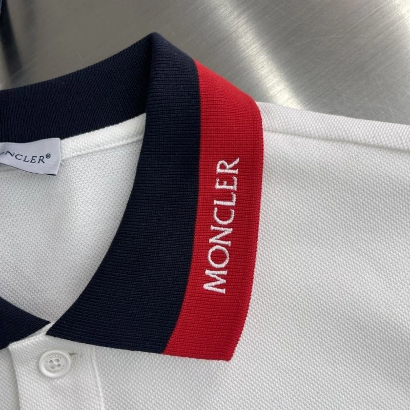 Moncler T-Shirts Snug 140549