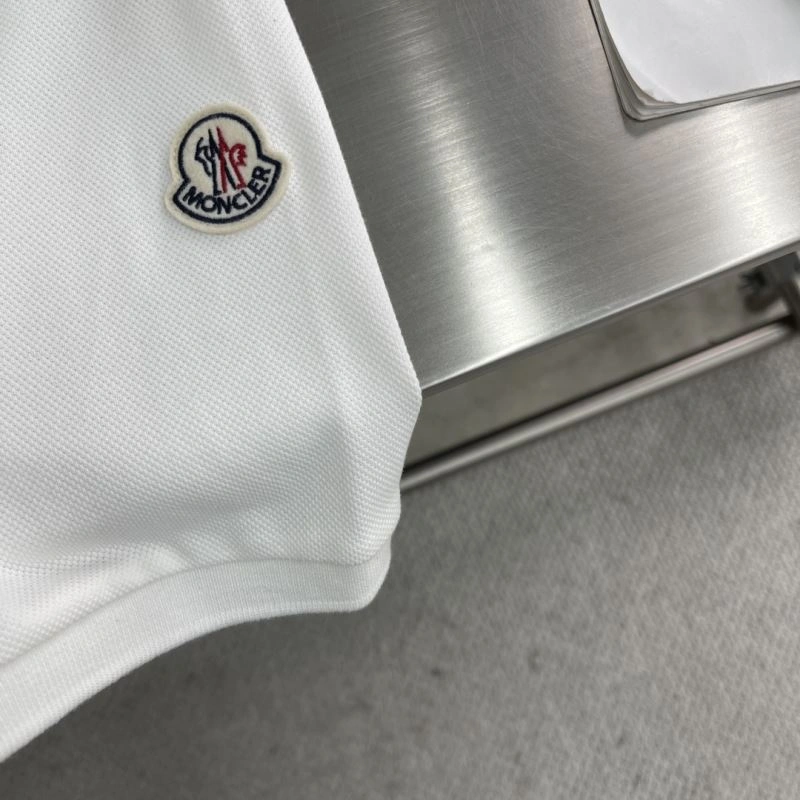 Moncler T-Shirts Snug 140549