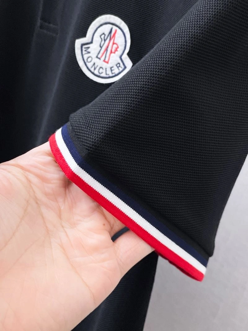 Moncler T-Shirts Sleek 140554