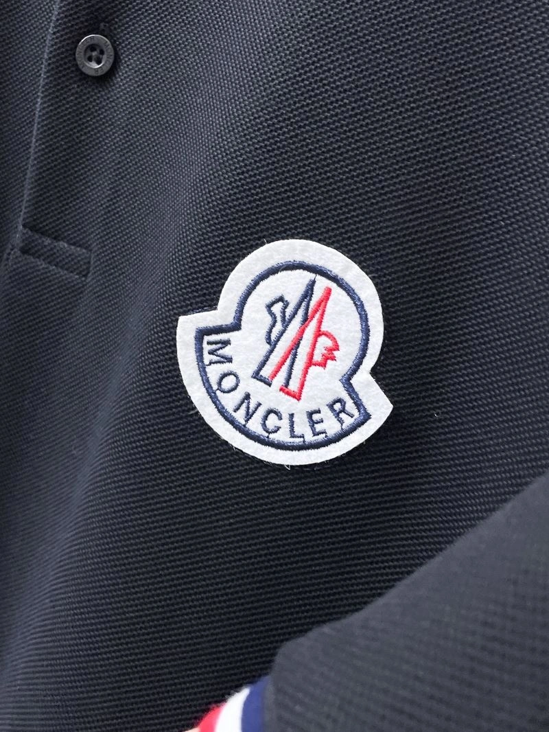 Moncler T-Shirts Sleek 140554