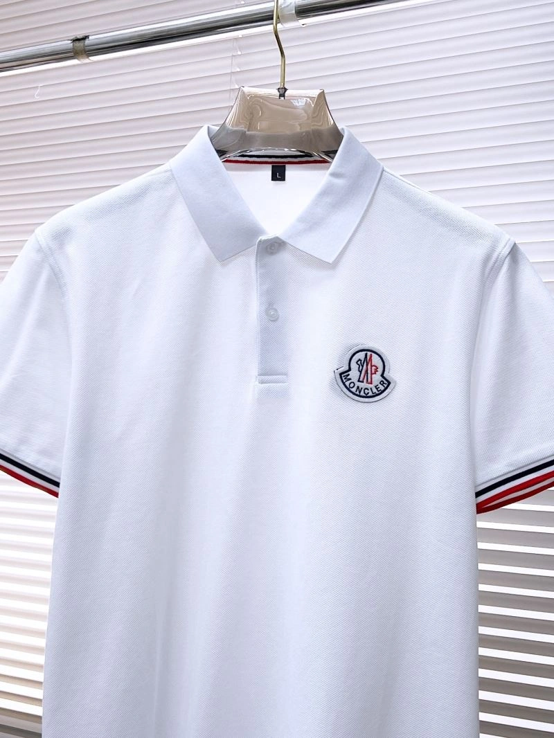Moncler T-Shirts Snug 140563