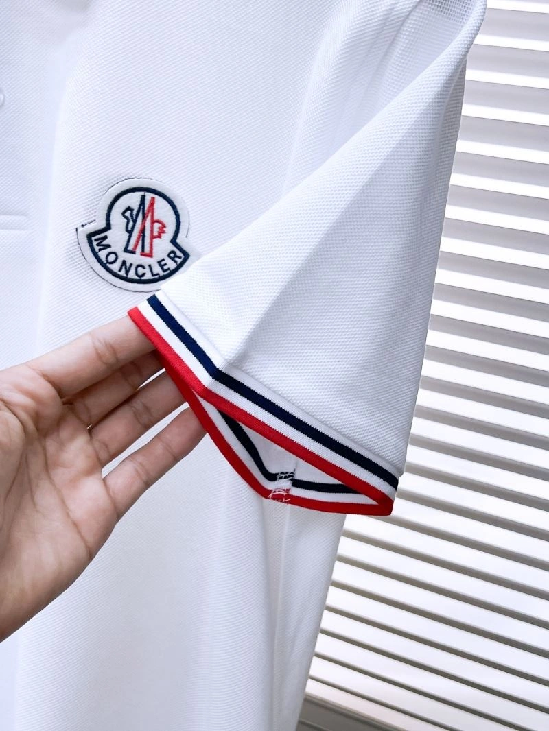 Moncler T-Shirts Snug 140563