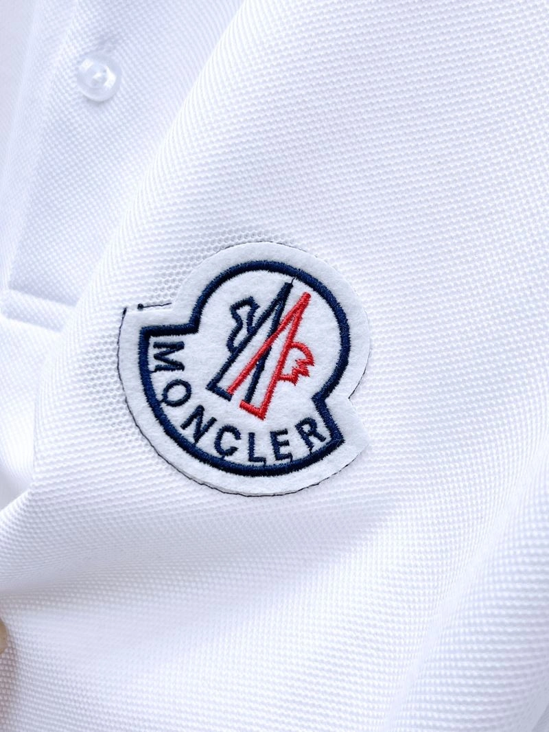 Moncler T-Shirts Snug 140563