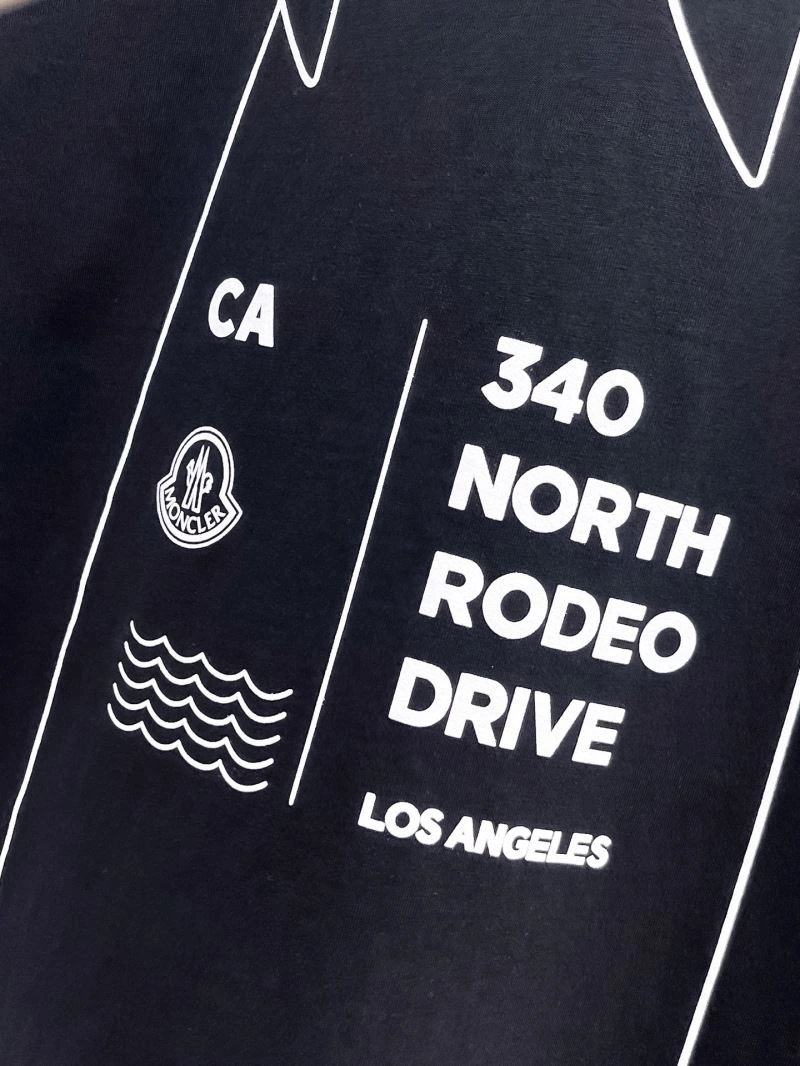 Moncler T-Shirts ZipUp 140538
