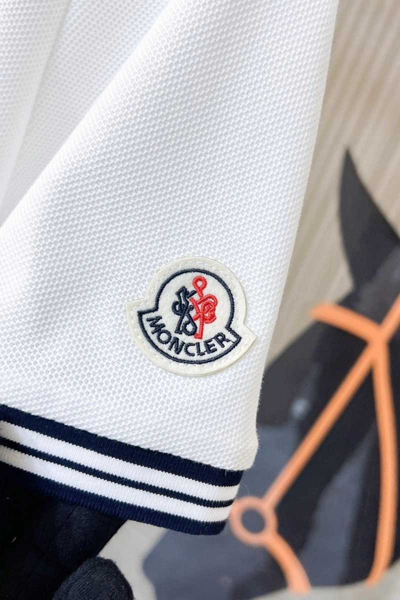 Cozy Moncler T-Shirts 140529