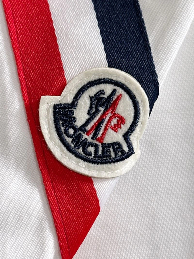 Sleek Moncler T-Shirts 140501