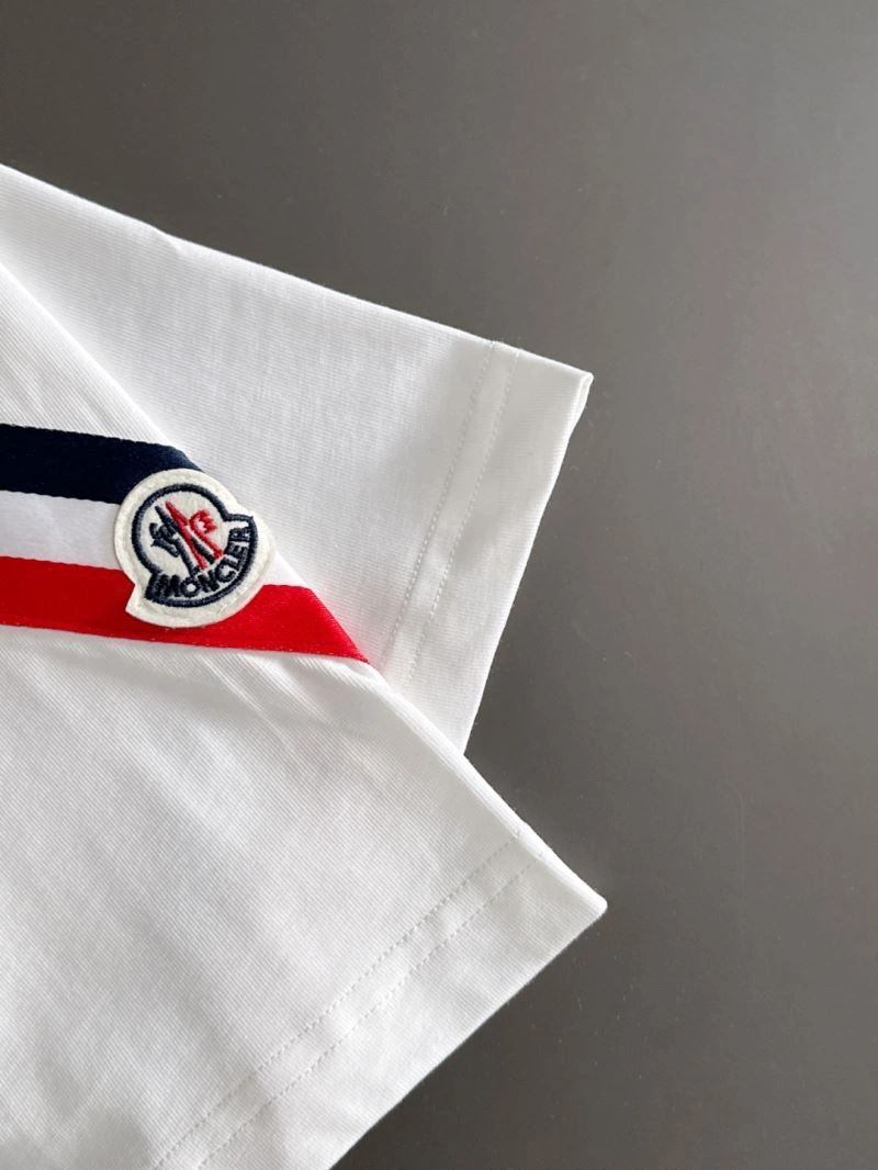 Sleek Moncler T-Shirts 140501