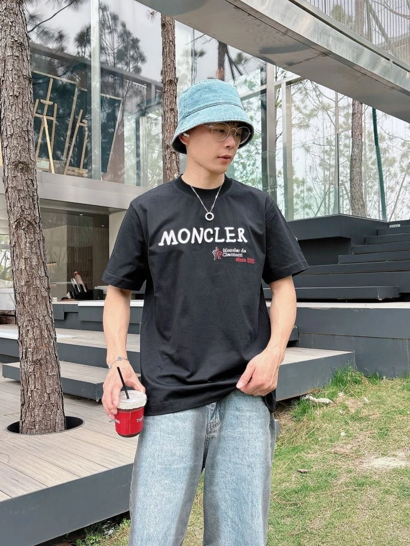 Lightweight Moncler T-Shirts 140484