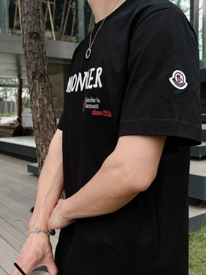 Lightweight Moncler T-Shirts 140484
