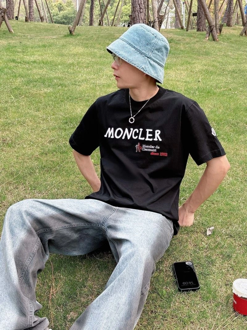 Lightweight Moncler T-Shirts 140484