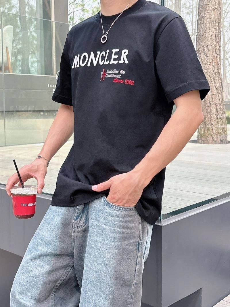 Lightweight Moncler T-Shirts 140484