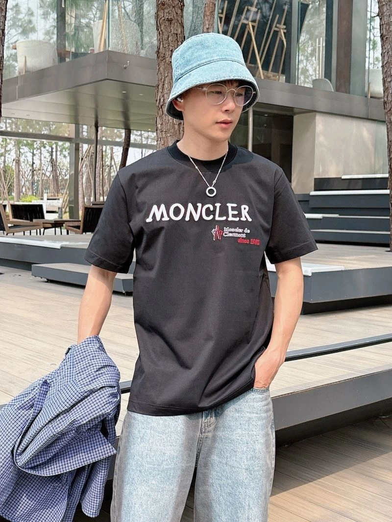 Lightweight Moncler T-Shirts 140484