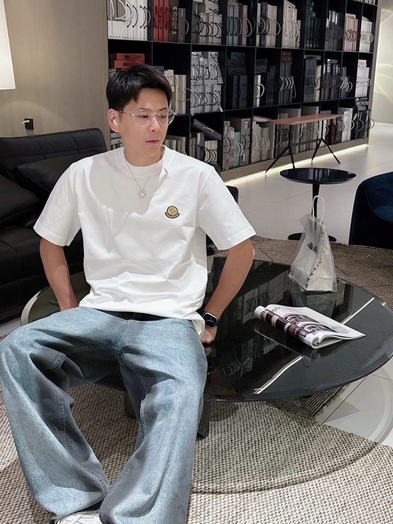 Sleek Moncler T-Shirts 140472